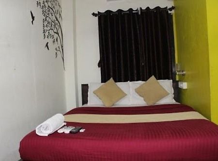 Hotel Saffron Inn Mumbai Bagian luar foto