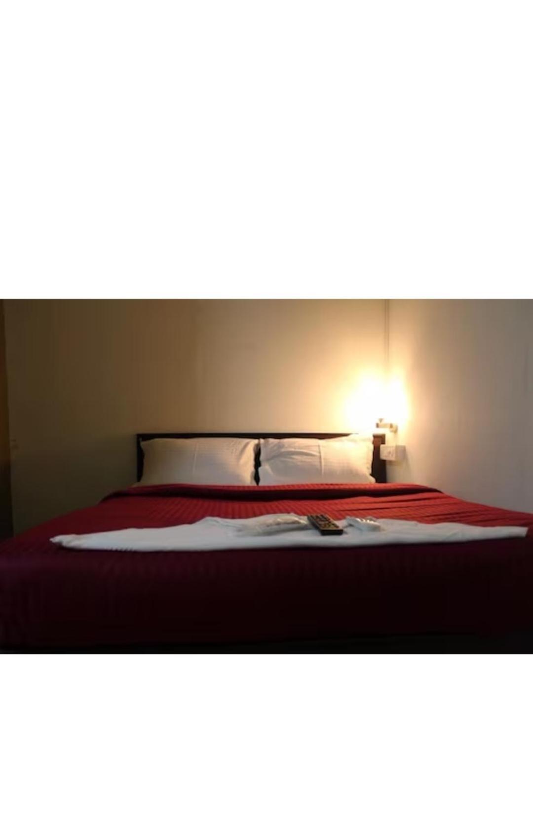 Hotel Saffron Inn Mumbai Bagian luar foto
